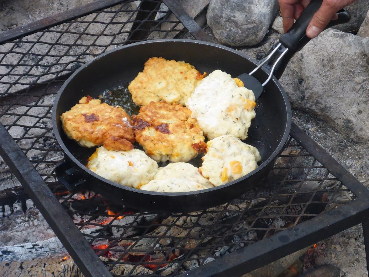 yukon-campfire-frying-pan-bannock