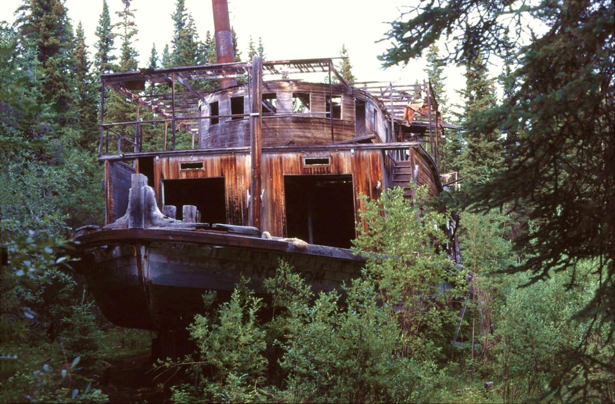 yukon-hootalinqua-riverboat-ruins