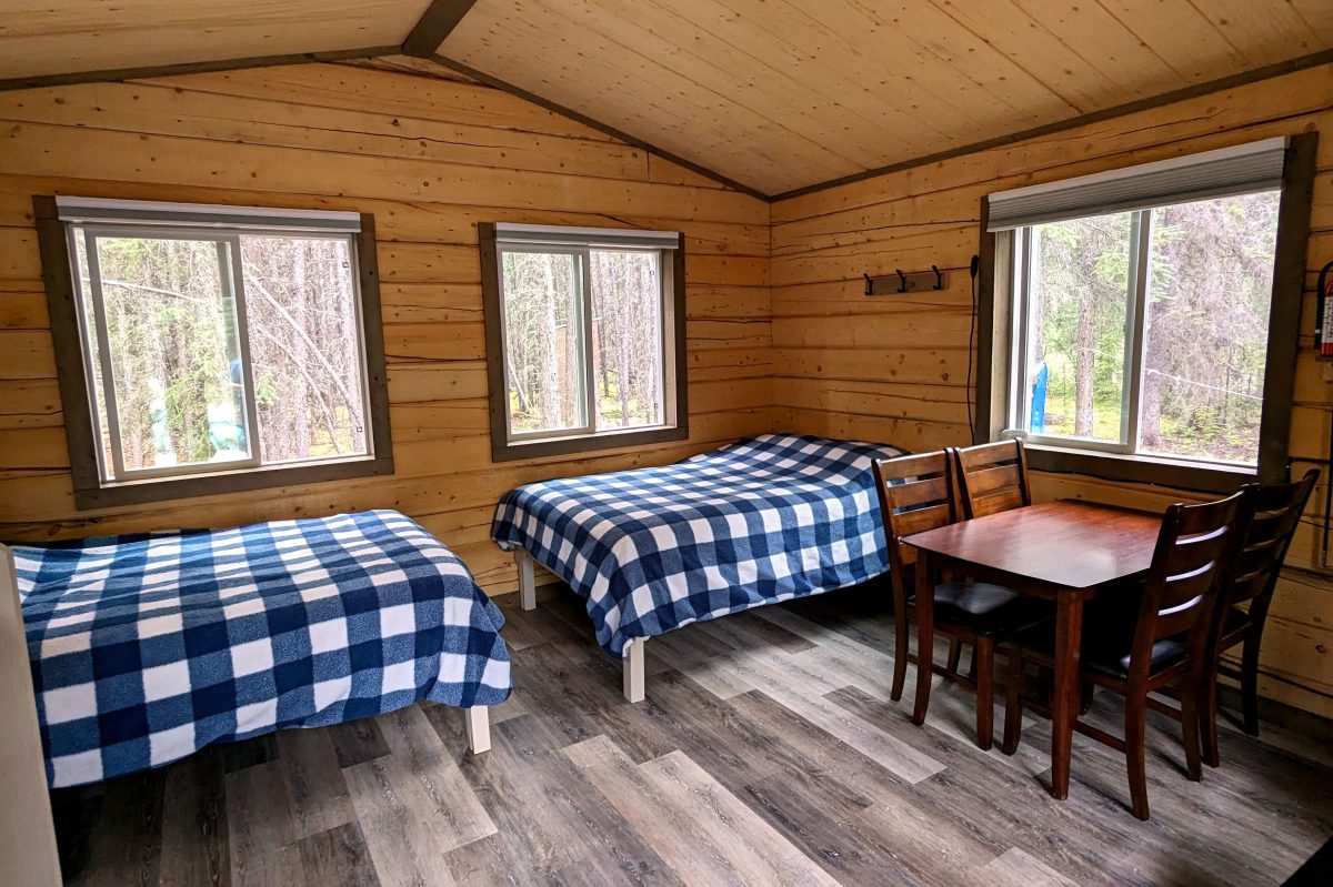 yukon-log-cabin-twin-bedroom