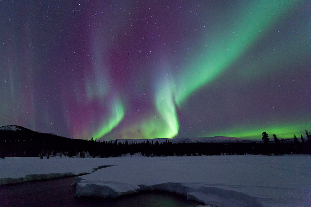 yukon-northern-lights-aurora-borealis-lake