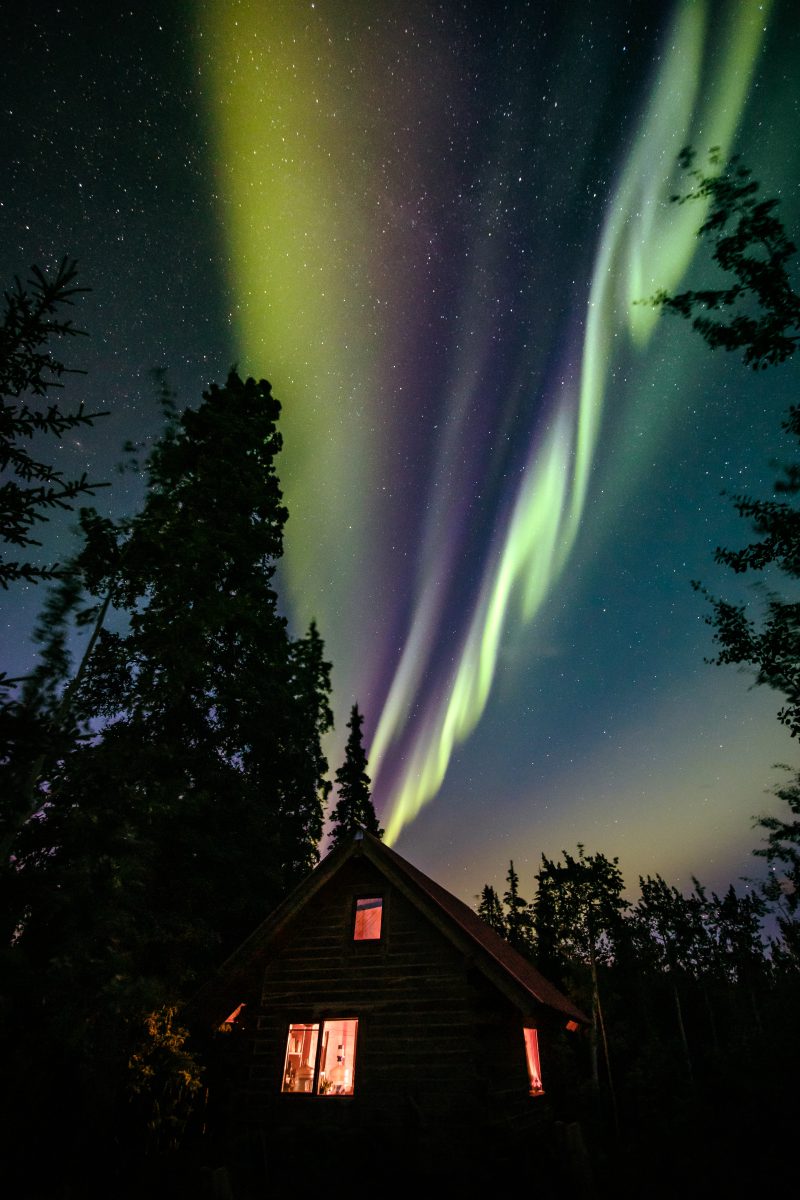 yukon-northern-lights-cabin-aurora