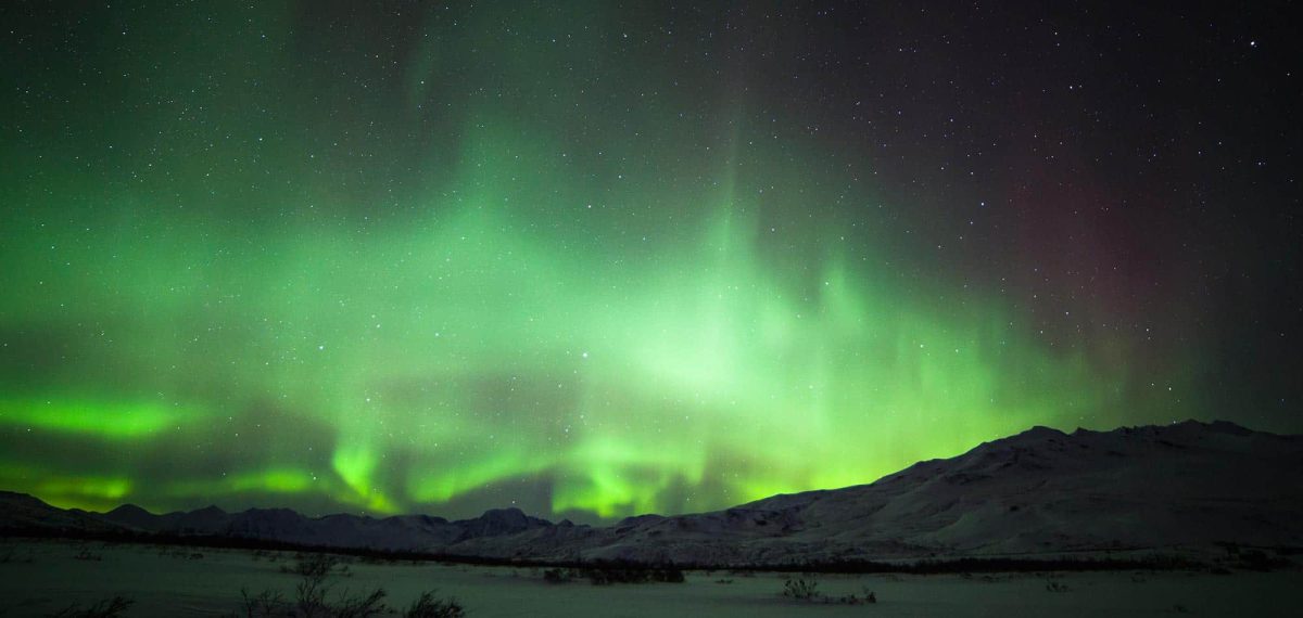 yukon-northern-lights-winter-mountains